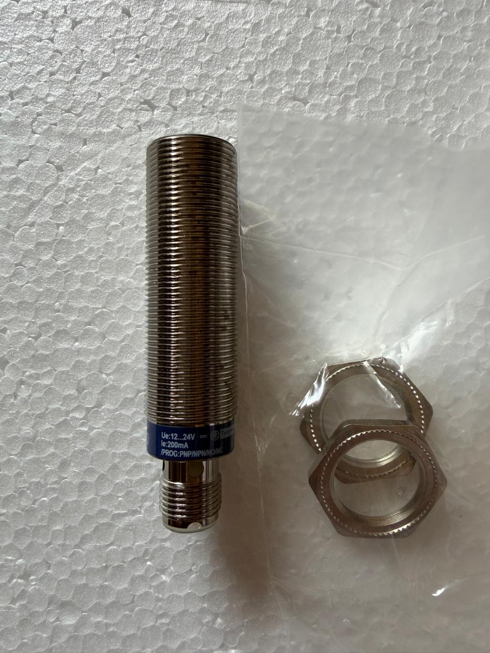 Telemecanique Xs1 M18KP340D Proximity Switch - Image 3