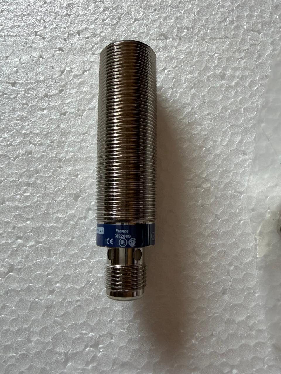 Telemecanique Xs1 M18KP340D Proximity Switch - Image 4