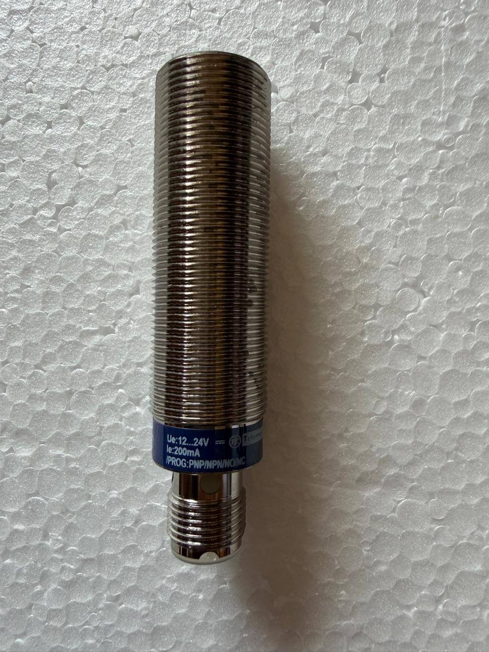 Telemecanique Xs1 M18KP340D Proximity Switch - Image 6