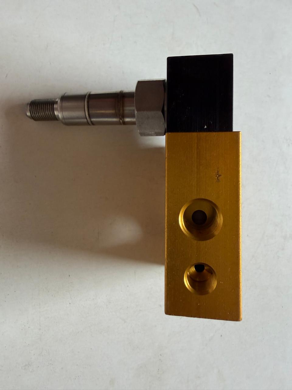 Parker 341L9598 Solenoid Valve - Image 4