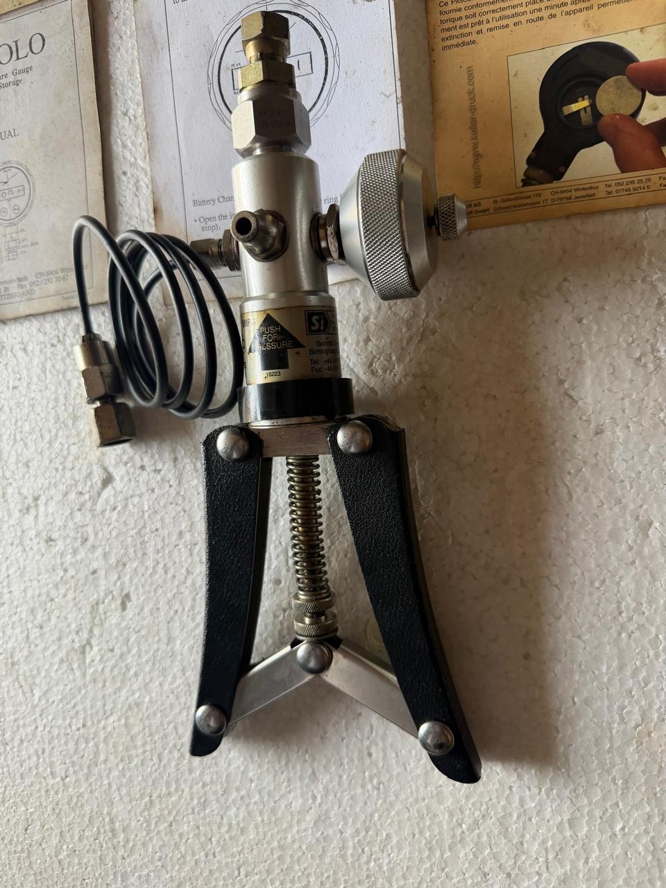 KELLER HAND HELD HYDRAULIC PRESSURE CALIBRATOR TEST PUMP - Image 3