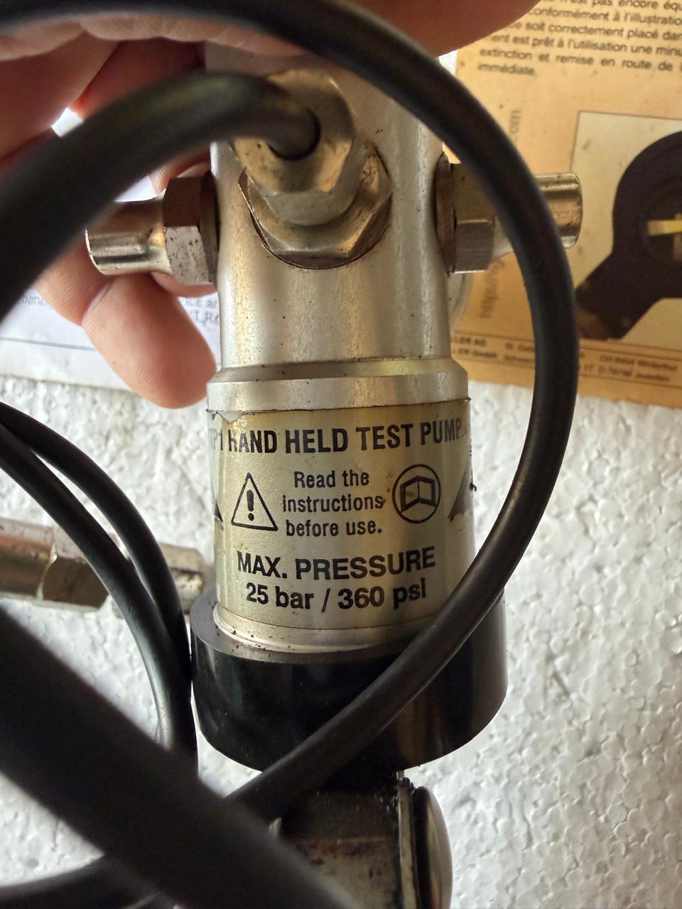 KELLER HAND HELD HYDRAULIC PRESSURE CALIBRATOR TEST PUMP - Image 5