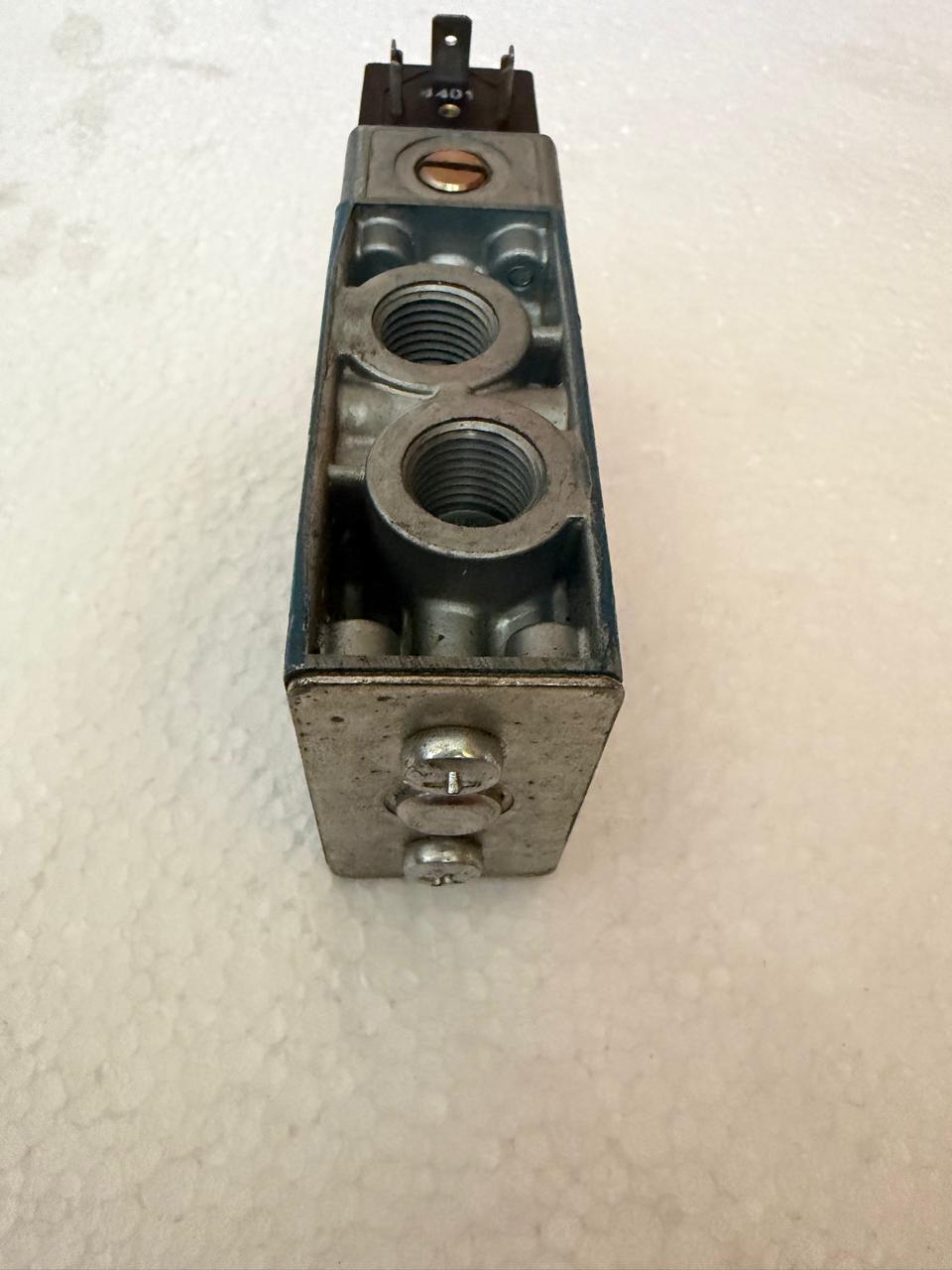 Rexroth Wabco 3723542220 Pneumatic Directional Valve - Image 5