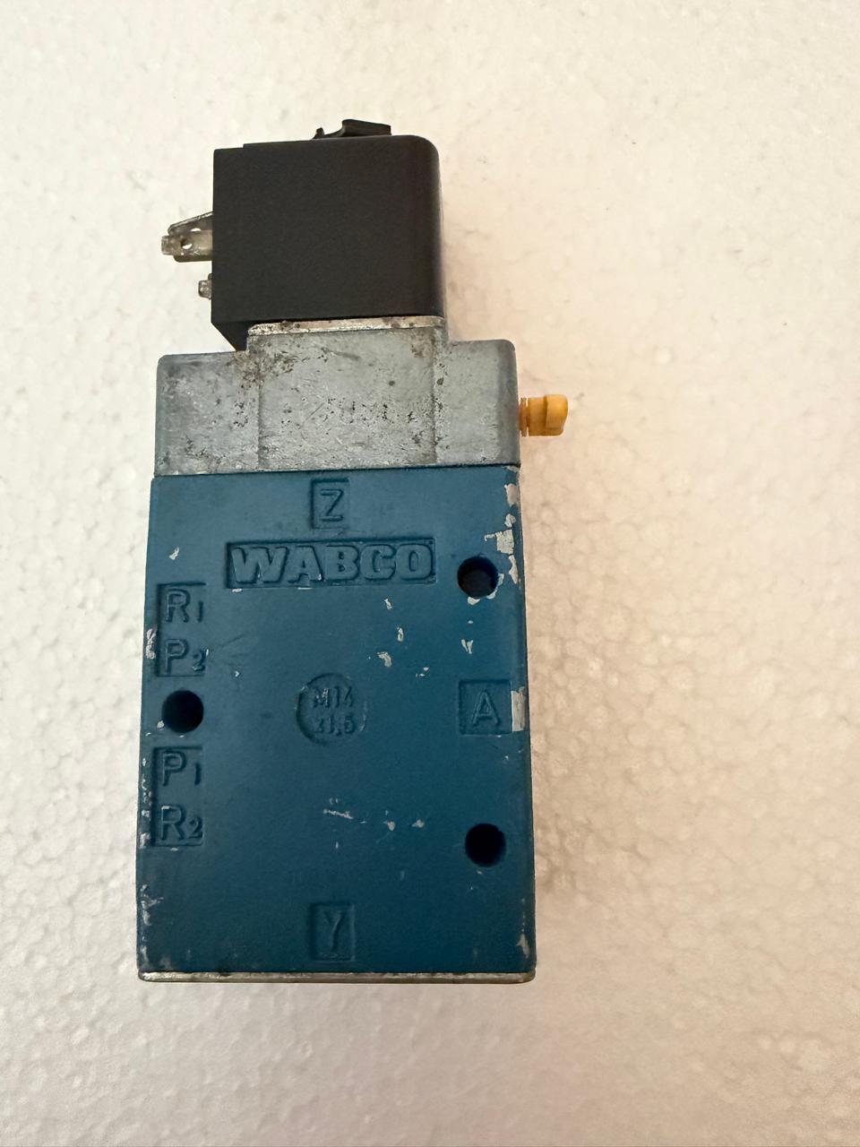 Rexroth Wabco 3723542220 Pneumatic Directional Valve - Image 6