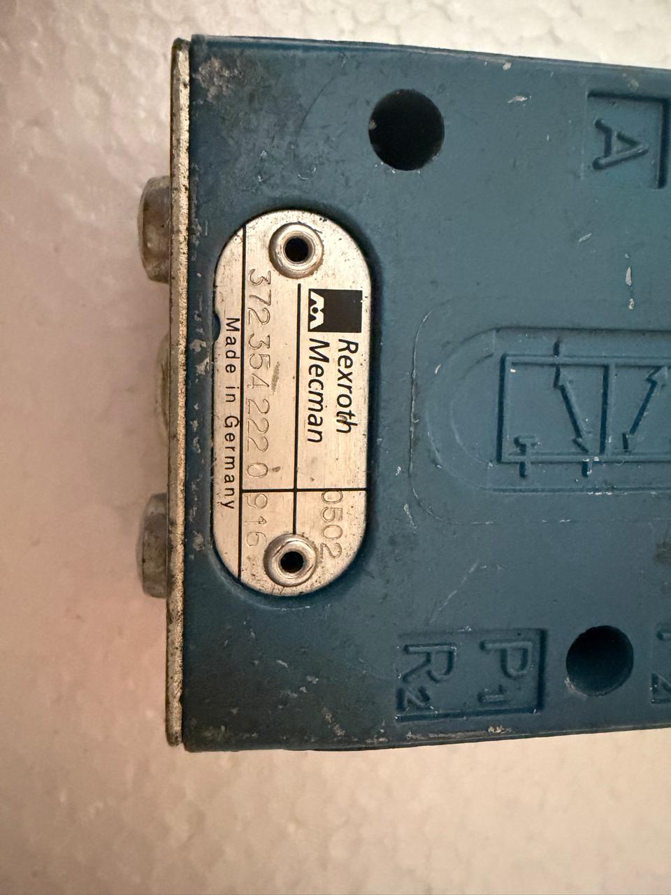 Rexroth Wabco 3723542220 Pneumatic Directional Valve - Image 8