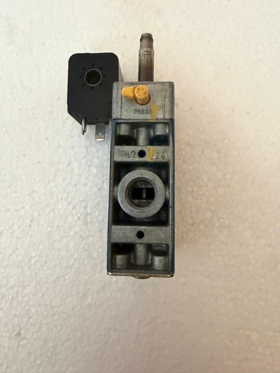 Rexroth Wabco 3723542220 Pneumatic Directional Valve - Image 10