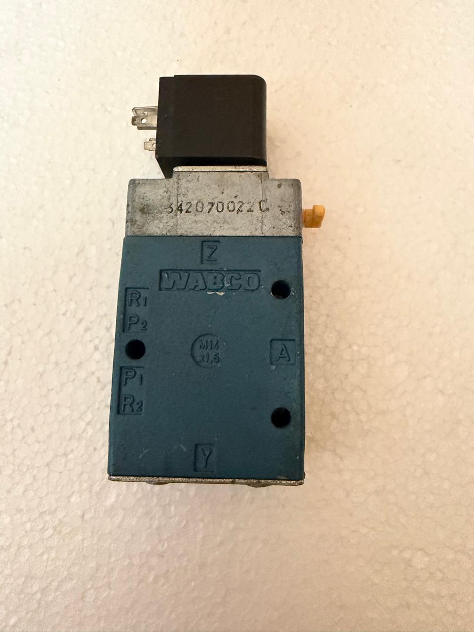 Rexroth Wabco 3723542220 Pneumatic Directional Valve - Image 12
