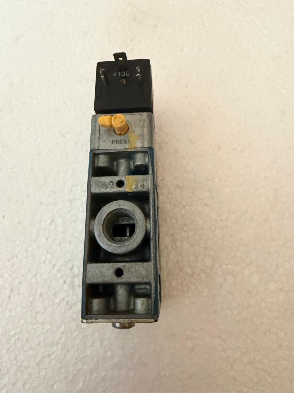 Rexroth Wabco 3723542220 Pneumatic Directional Valve - Image 13