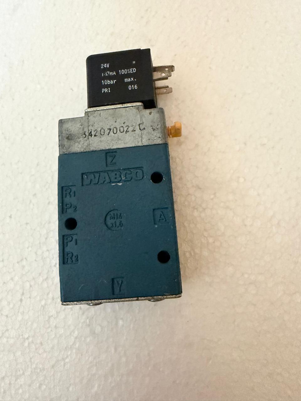 Rexroth Wabco 3723542220 Pneumatic Directional Valve - Image 14
