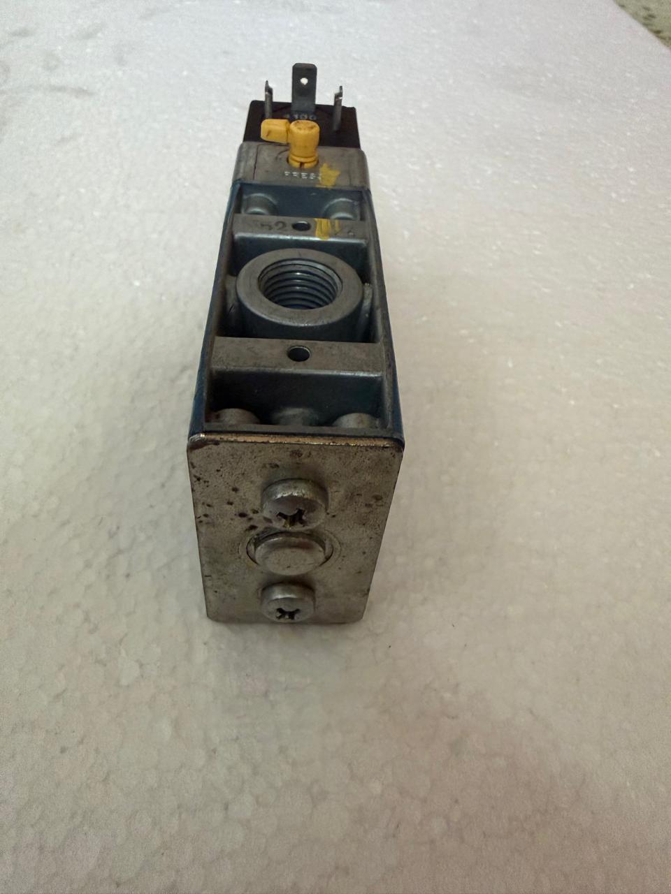 Rexroth Wabco 3723542220 Pneumatic Directional Valve - Image 16